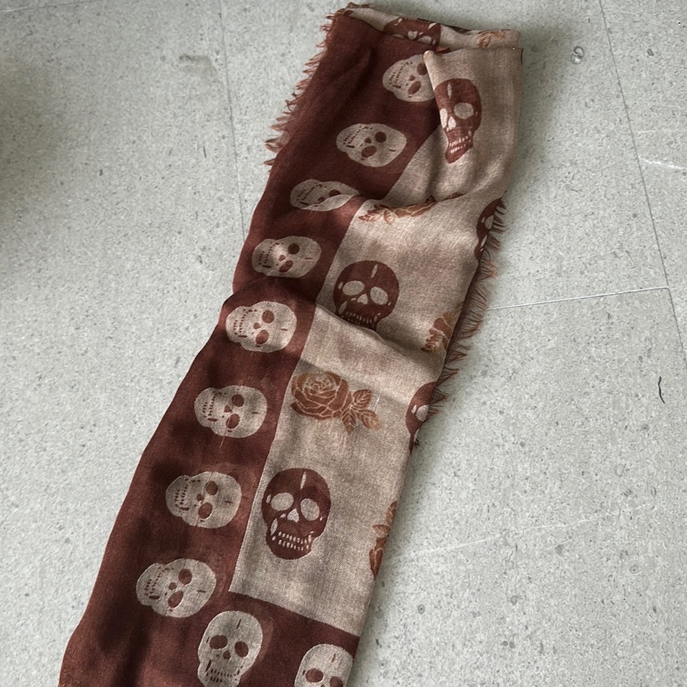 Skull scarf